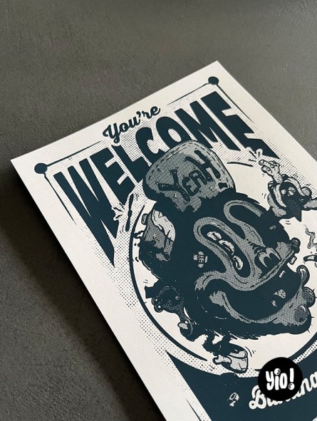 Tirage sérigraphié noir sur papier blanc, illustration singe absurde et texte You're welcome.