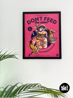 Affiche ALF encadrée et accrochée au mur pour une déco pop culture