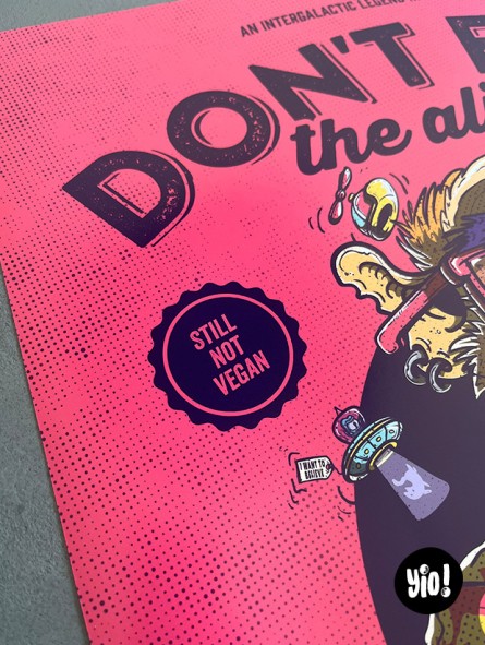 Détail de l'affiche ALF avec le tampon humoristique "STILL NOT VEGAN"