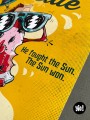 Détail du texte "He Fought the Sun. The Sun Won." sur l'affiche