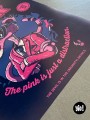 Détail typographie affiche Panthère Rose The pink is just a distraction Yio