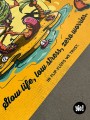 Détail typographie Slow life low stress zero worries In flip-flops we trust affiche noix de coco Yio